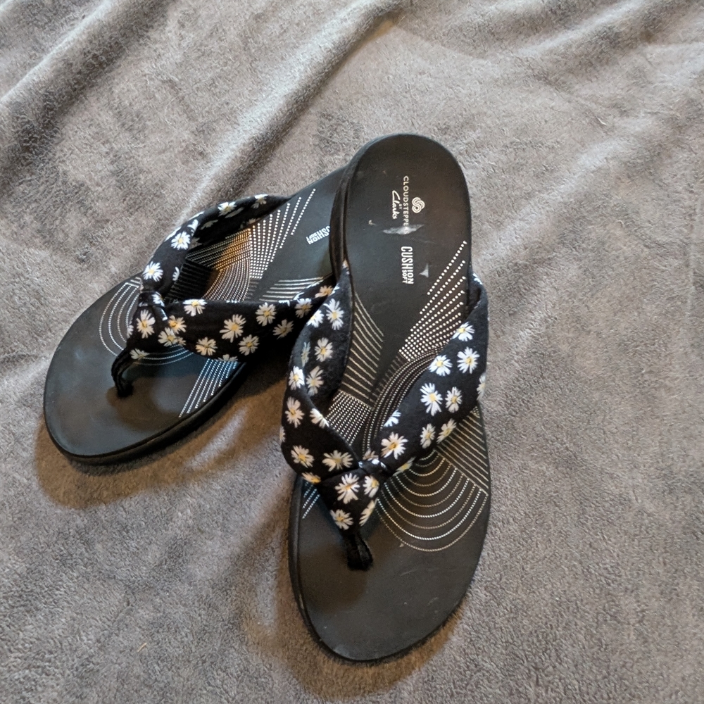 Cloudsteppers by Clarks Black and White Sandals
